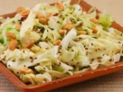 Salata de varza cu telina si alune
