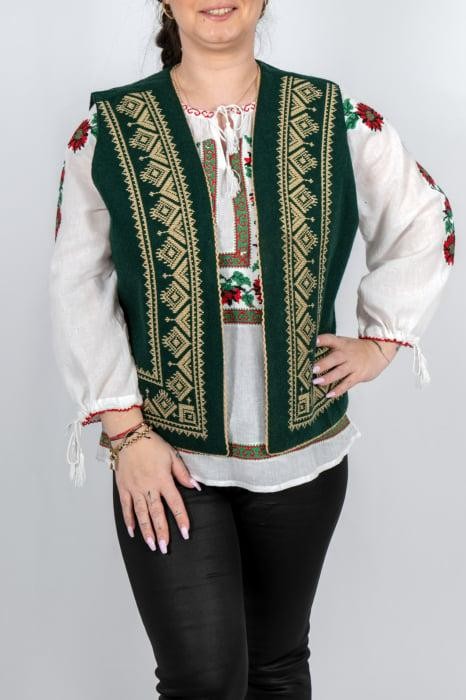 Vesta brodata cu model traditional Alina 14
