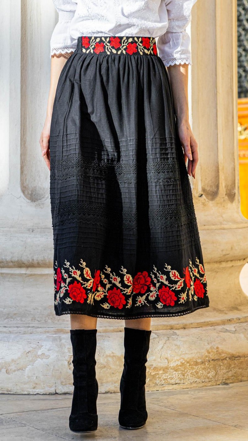 Fusta de dama Anemona neagra cu motive traditionale
